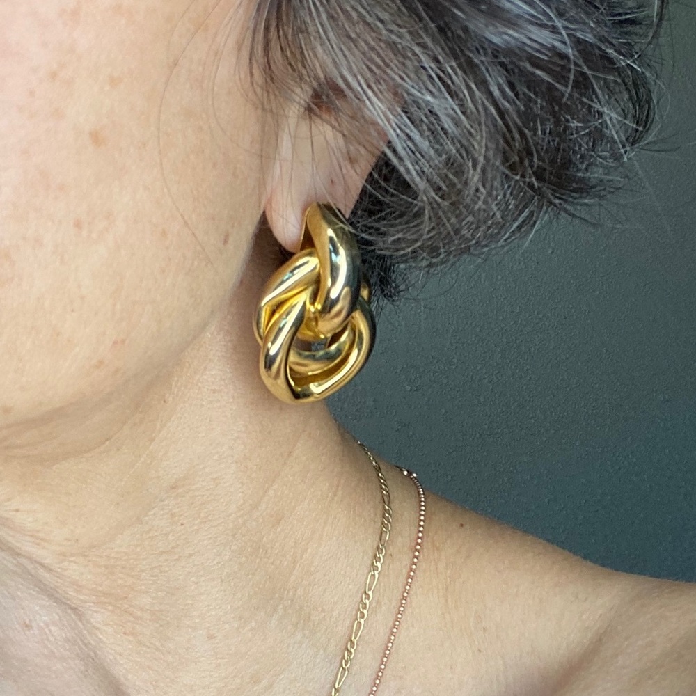Vintage 80s goldtone post earrings